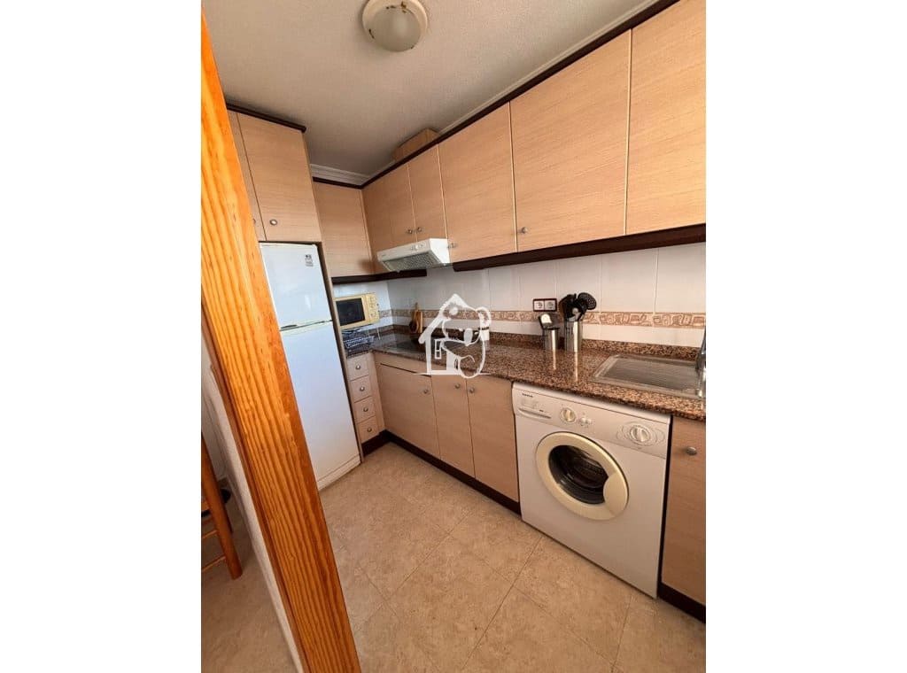 2 soveværelse Lejlighed til leje i Torrevieja med swimmingpool garage - € 800 (Ref: 9496708)