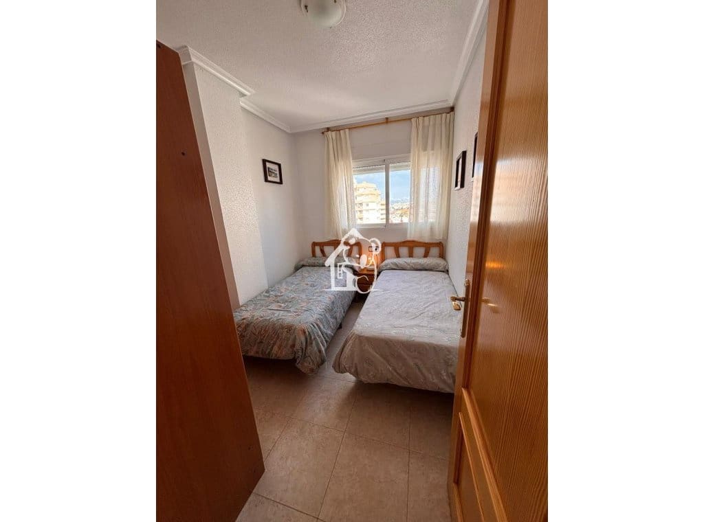 2 soveværelse Lejlighed til leje i Torrevieja med swimmingpool garage - € 800 (Ref: 9496708)