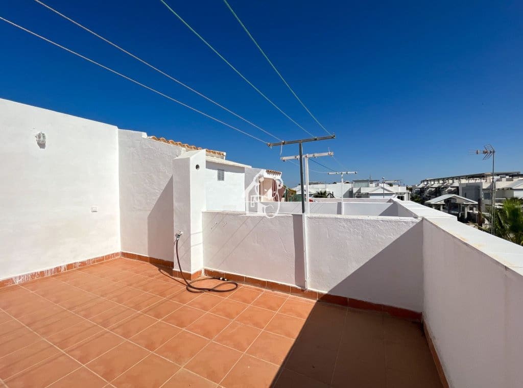 Bungalow de 3 habitaciones en Orihuela en alquiler con piscina - 750 € (Ref: 9500951)