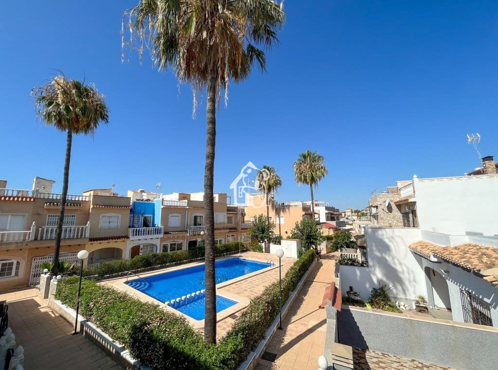 Bungalow de 3 habitaciones en Orihuela en alquiler con piscina - 750 € (Ref: 9500951)