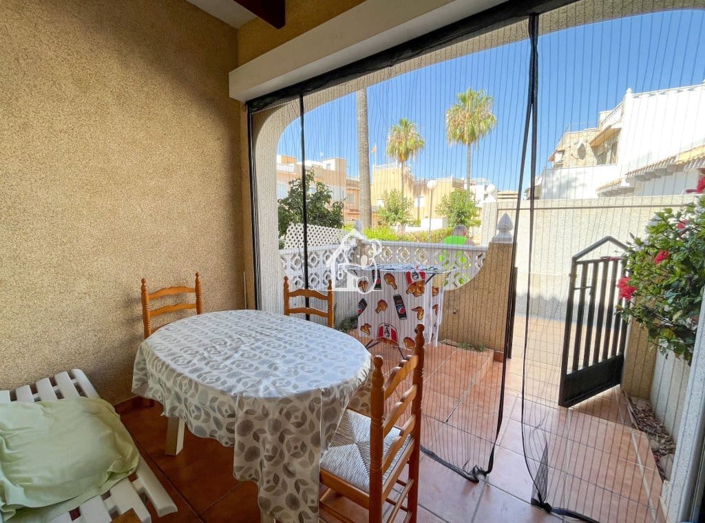 Bungalow de 3 habitaciones en Orihuela en alquiler con piscina - 750 € (Ref: 9500951)