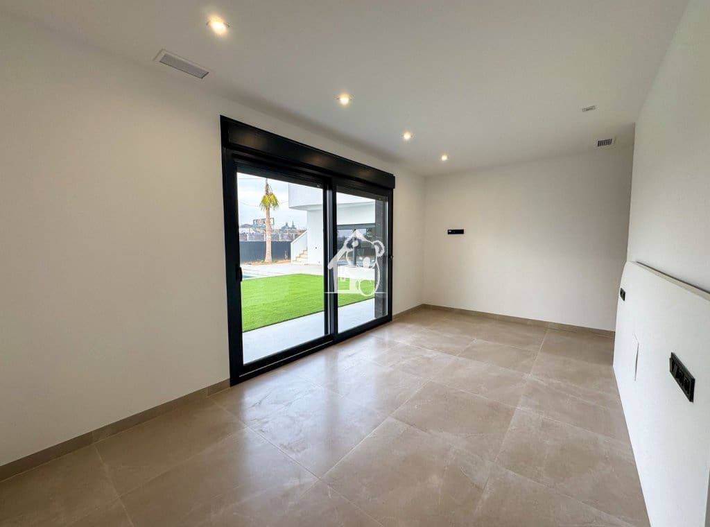 3 bedroom Villa for sale in Algorfa with pool - € 600,000 (Ref: 9508043)