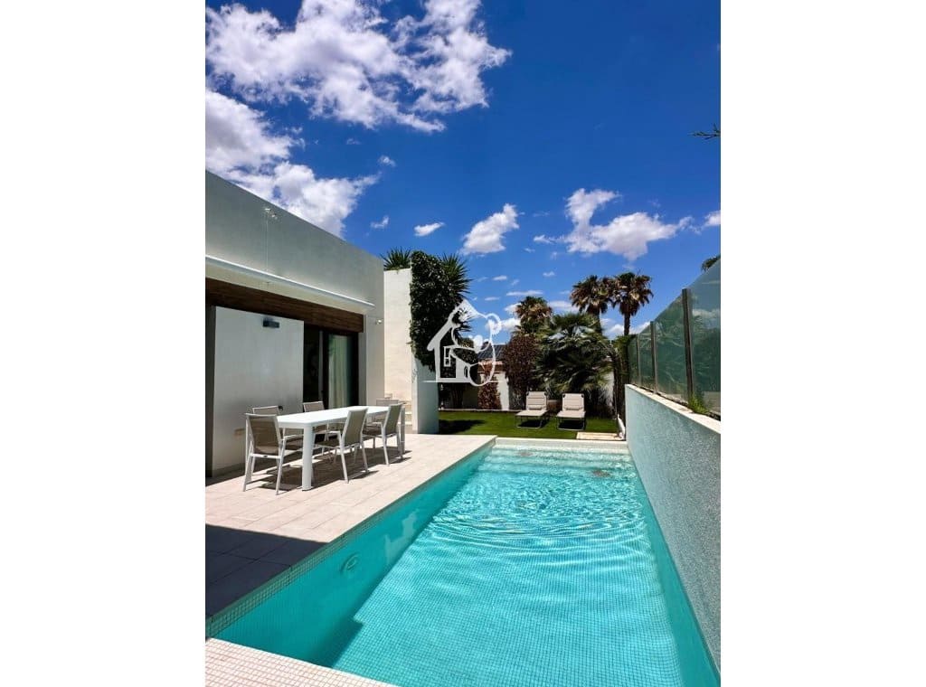 Villa/Maison de 2 chambres à louer à Los Dolses avec piscine garage - 2 300 € (Ref: 9508044)