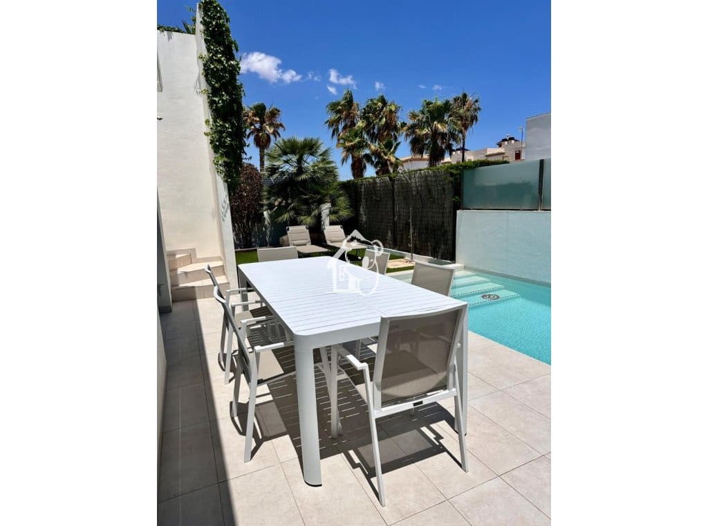 Villa/Maison de 2 chambres à louer à Los Dolses avec piscine garage - 2 300 € (Ref: 9508044)