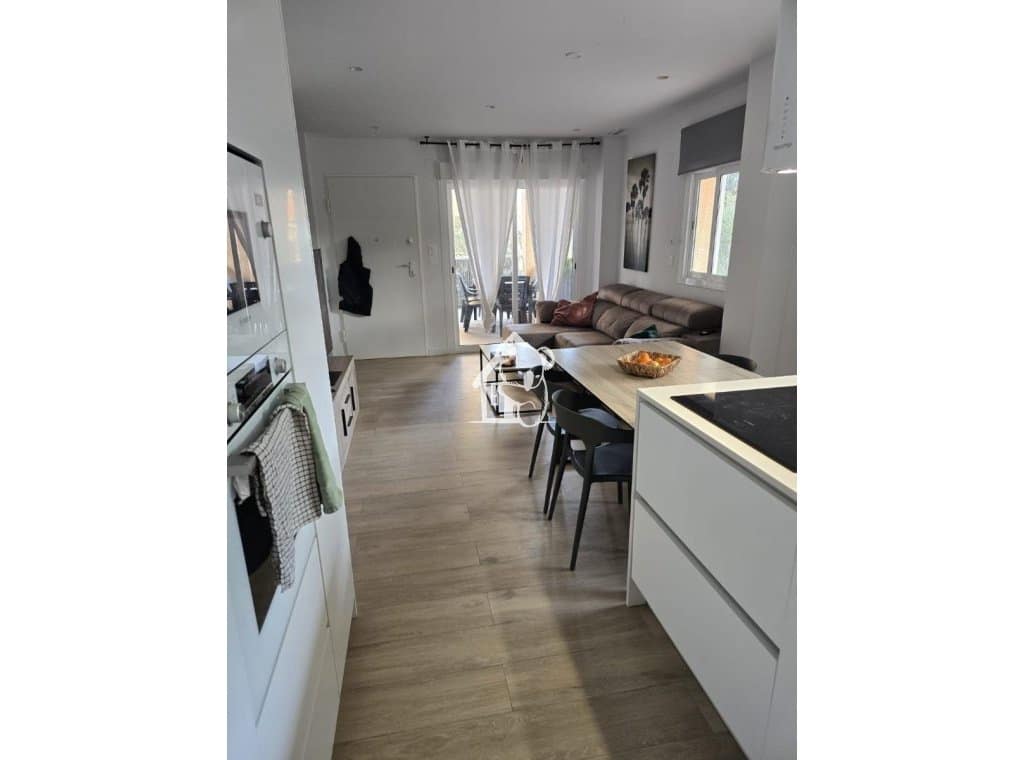 3 slaapkamer Appartement te huur in Guardamar del Segura met zwembad - € 1.100 (Ref: 9508046)