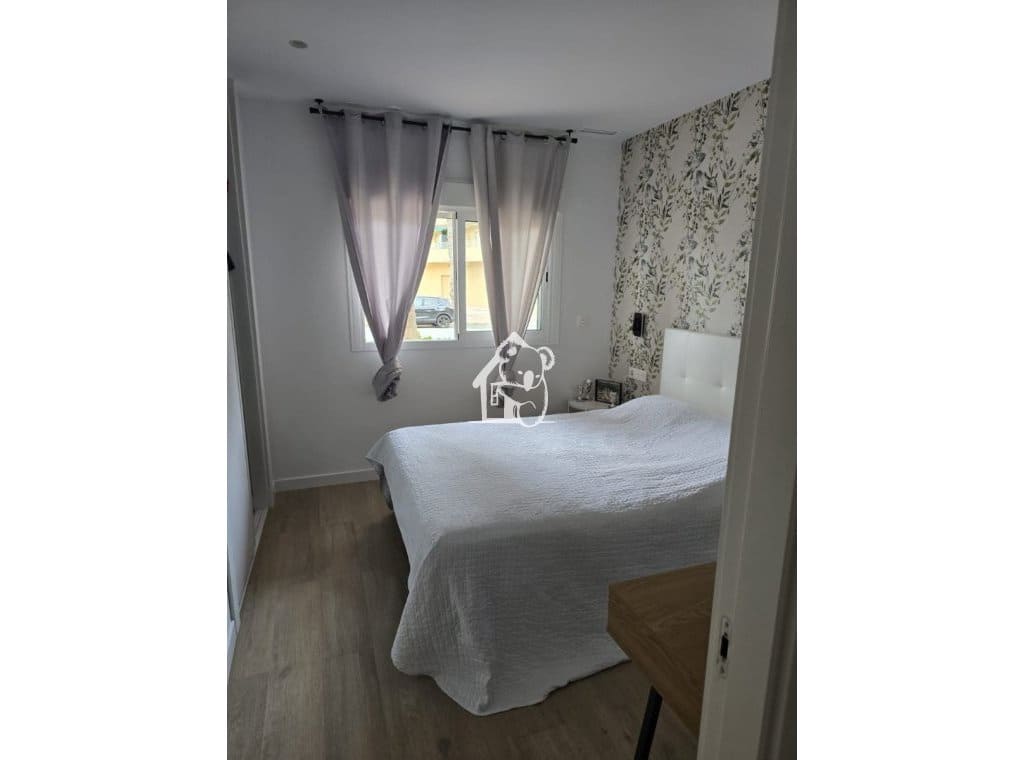 3 slaapkamer Appartement te huur in Guardamar del Segura met zwembad - € 1.100 (Ref: 9508046)