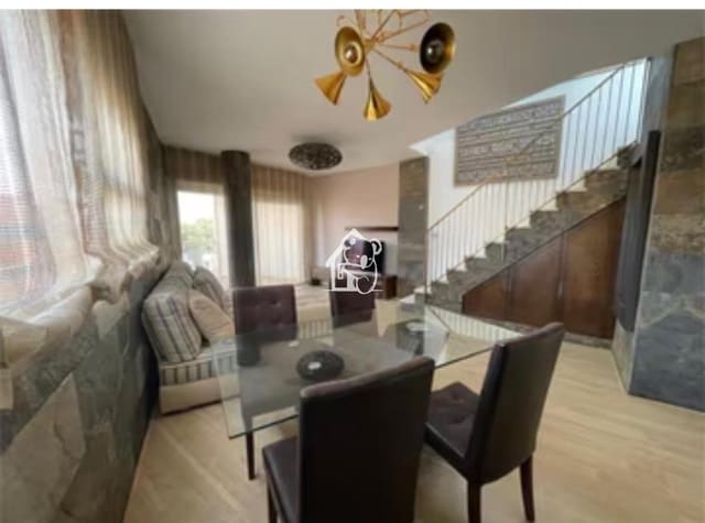 3 bedroom Penthouse for rent in Almoradí with garage - € 900 (Ref: 9511468)