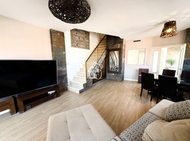 3 bedroom Penthouse for rent in Almoradí with garage - € 900 (Ref: 9511468)