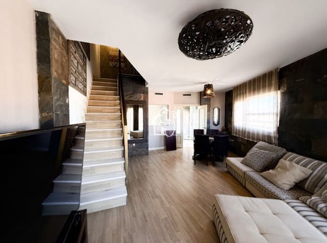 3 bedroom Penthouse for rent in Almoradí with garage - € 900 (Ref: 9511468)