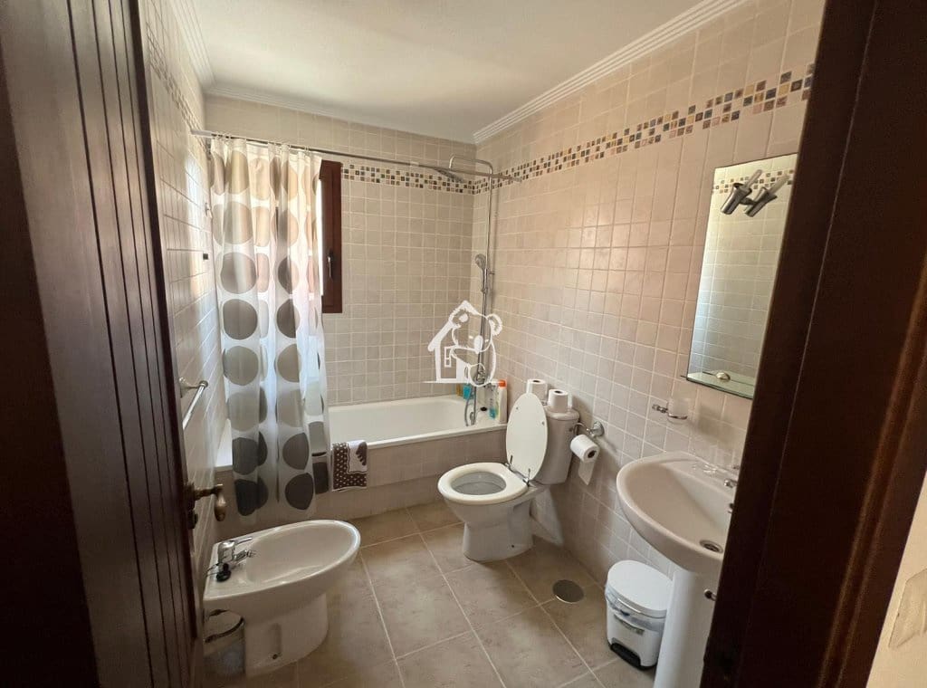 2 bedroom Apartment for rent in Torrevieja with pool garage - € 900 (Ref: 9518261)