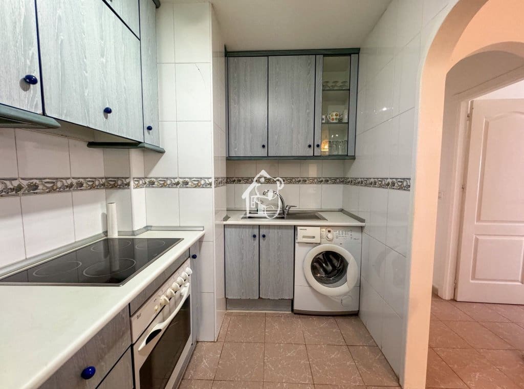 Apartamento de 2 habitaciones en Torrevieja en alquiler con piscina - 750 € (Ref: 9525921)
