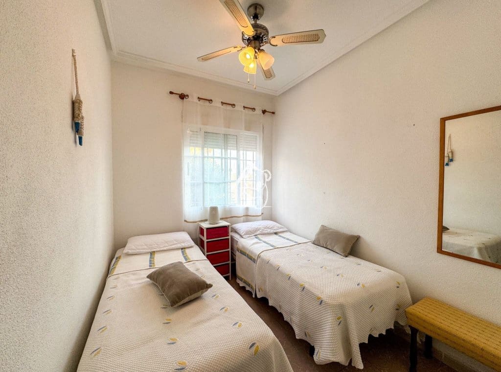 Apartamento de 2 habitaciones en Torrevieja en alquiler con piscina - 750 € (Ref: 9525921)