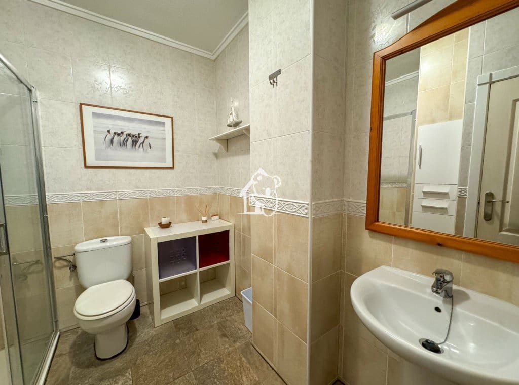 Apartamento de 2 habitaciones en Torrevieja en alquiler con piscina - 750 € (Ref: 9525921)