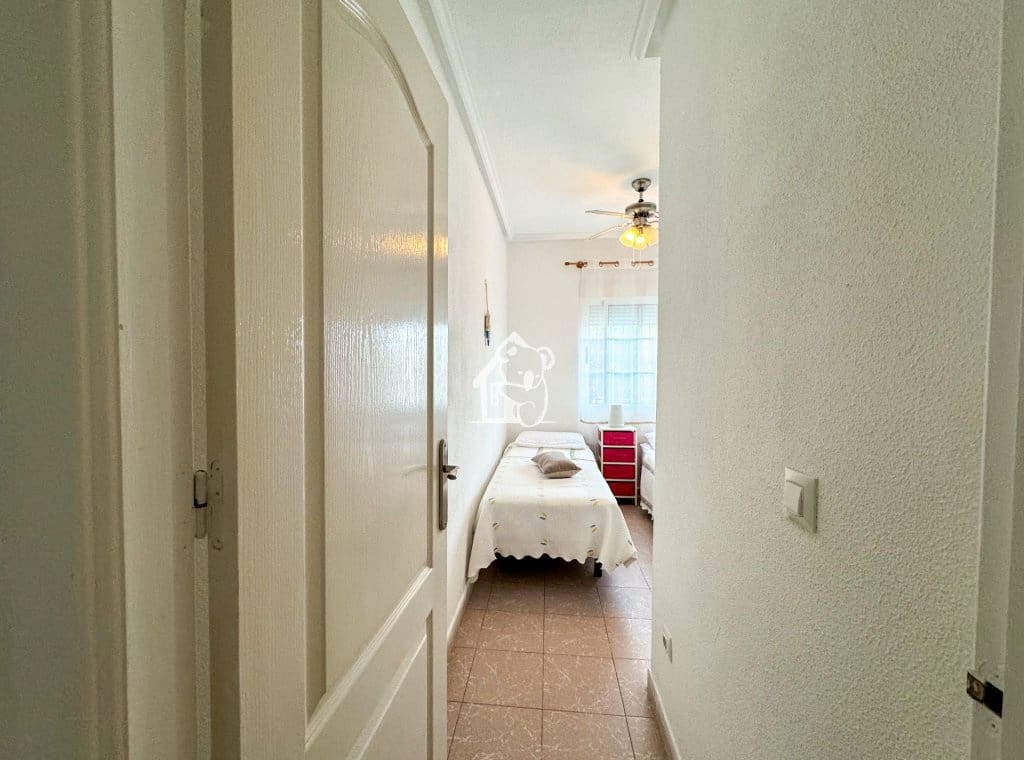 Apartamento de 2 habitaciones en Torrevieja en alquiler con piscina - 750 € (Ref: 9525921)