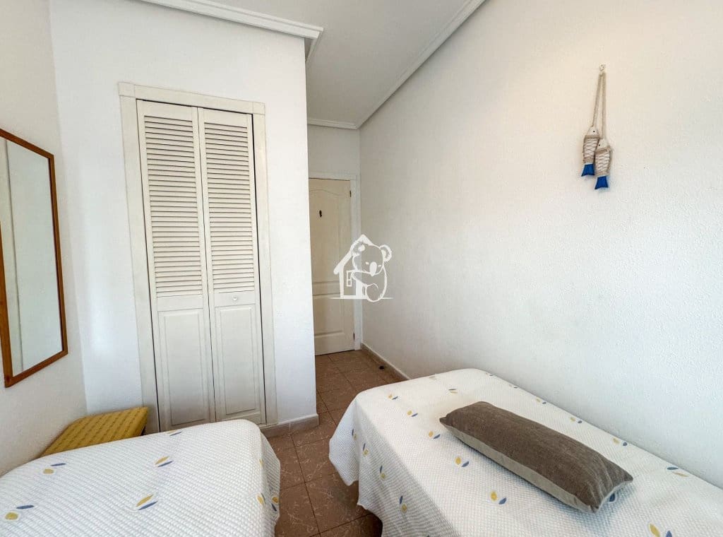 Apartamento de 2 habitaciones en Torrevieja en alquiler con piscina - 750 € (Ref: 9525921)