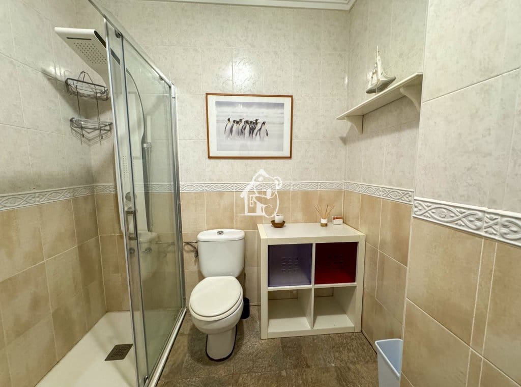 Apartamento de 2 habitaciones en Torrevieja en alquiler con piscina - 750 € (Ref: 9525921)