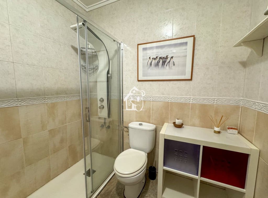 Apartamento de 2 habitaciones en Torrevieja en alquiler con piscina - 750 € (Ref: 9525921)