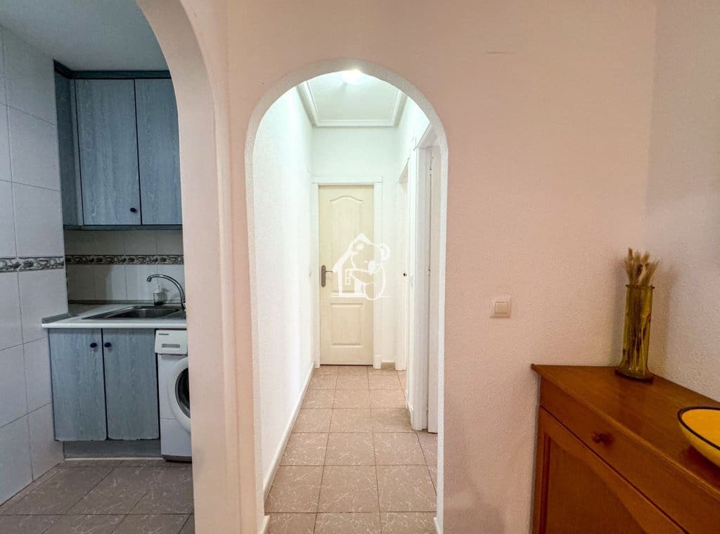 Apartamento de 2 habitaciones en Torrevieja en alquiler con piscina - 750 € (Ref: 9525921)