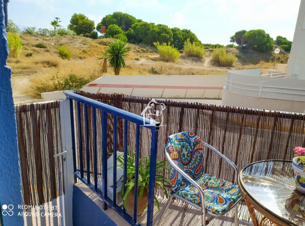 Apartamento de 2 habitaciones en Torrevieja en alquiler con piscina - 750 € (Ref: 9525921)