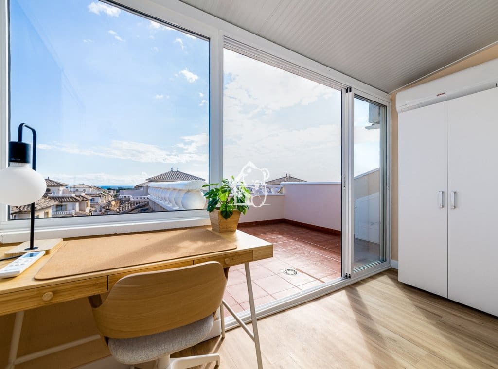 3 bedroom Villa for rent in Orihuela Costa with pool - € 1,550 (Ref: 9547386)