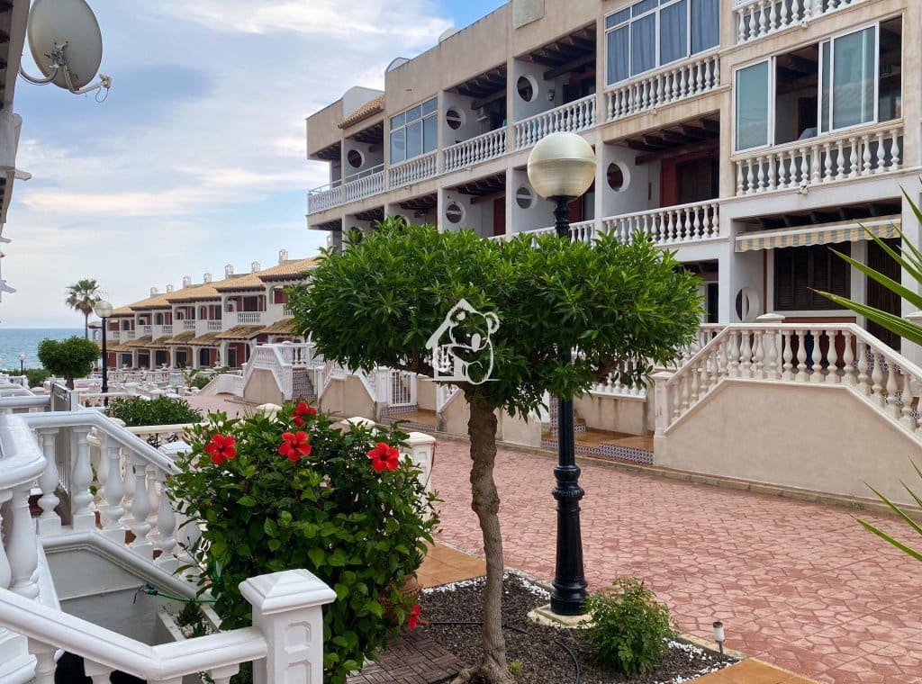 2 makuuhuone Omakotitalo vuokrattavana paikassa Guardamar del Segura - 850 € (Ref: 9550413)