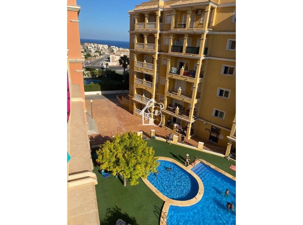 3 soveværelse Lejlighed til leje i Torrevieja med swimmingpool - € 1.000 (Ref: 9550415)