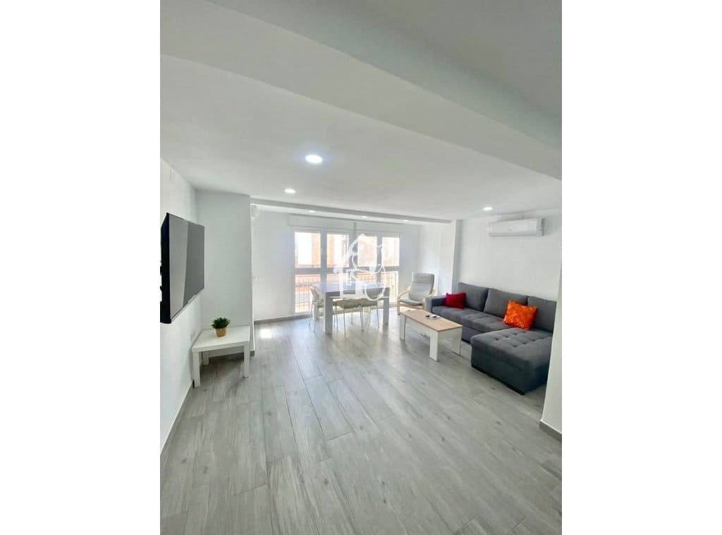 3 bedroom Apartment for rent in Torrevieja - € 950 (Ref: 9554377)