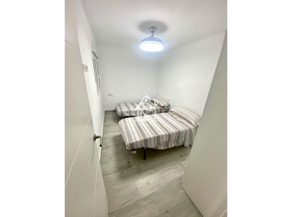 3 bedroom Apartment for rent in Torrevieja - € 950 (Ref: 9554377)