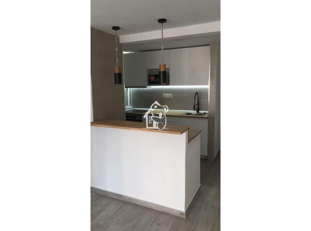 3 bedroom Apartment for rent in Torrevieja - € 950 (Ref: 9554377)