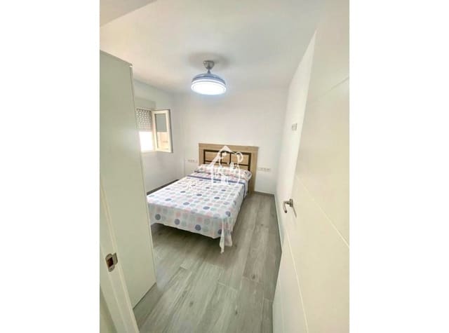 3 bedroom Apartment for rent in Centro - Muelle Pesquero, Torrevieja - € 950 (Ref: 9554377)