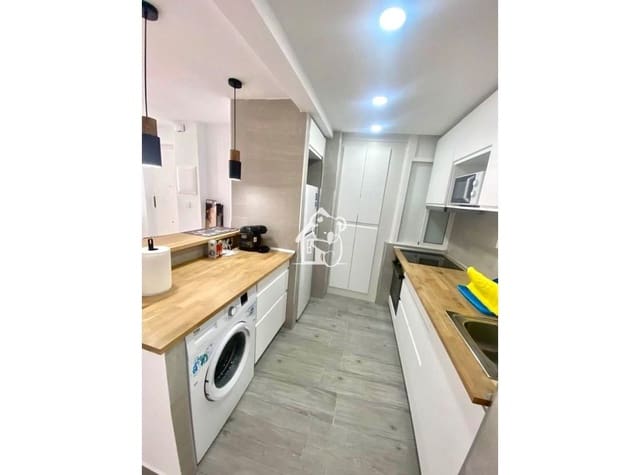 3 bedroom Apartment for rent in Centro - Muelle Pesquero, Torrevieja - € 950 (Ref: 9554377)