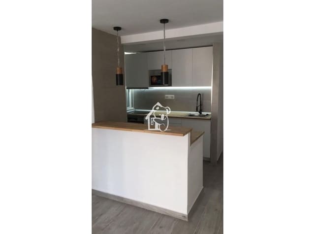 3 bedroom Apartment for rent in Centro - Muelle Pesquero, Torrevieja - € 950 (Ref: 9554377)