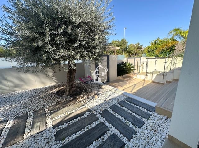 2 bedroom Bungalow for rent in Dehesa de Campoamor, Orihuela with pool - € 2,000 (Ref: 9560687)