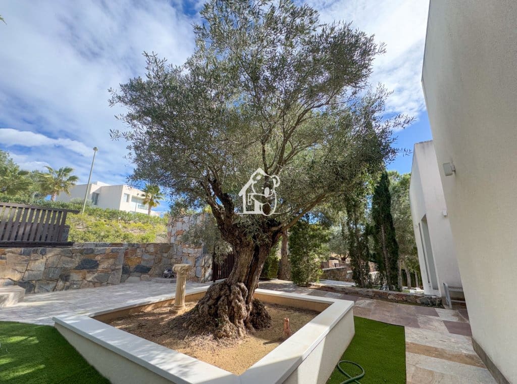 4 slaapkamer Villa te huur in Orihuela Costa met zwembad garage - € 5.500 (Ref: 9573674)