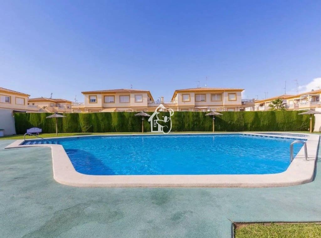 2 slaapkamer Appartement te huur in Orihuela Costa met zwembad - € 800 (Ref: 9581368)