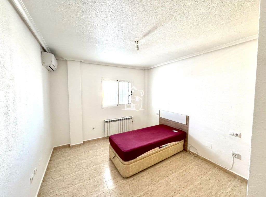 4 bedroom Villa for rent in La Zenia with pool - € 1,400 (Ref: 9585236)