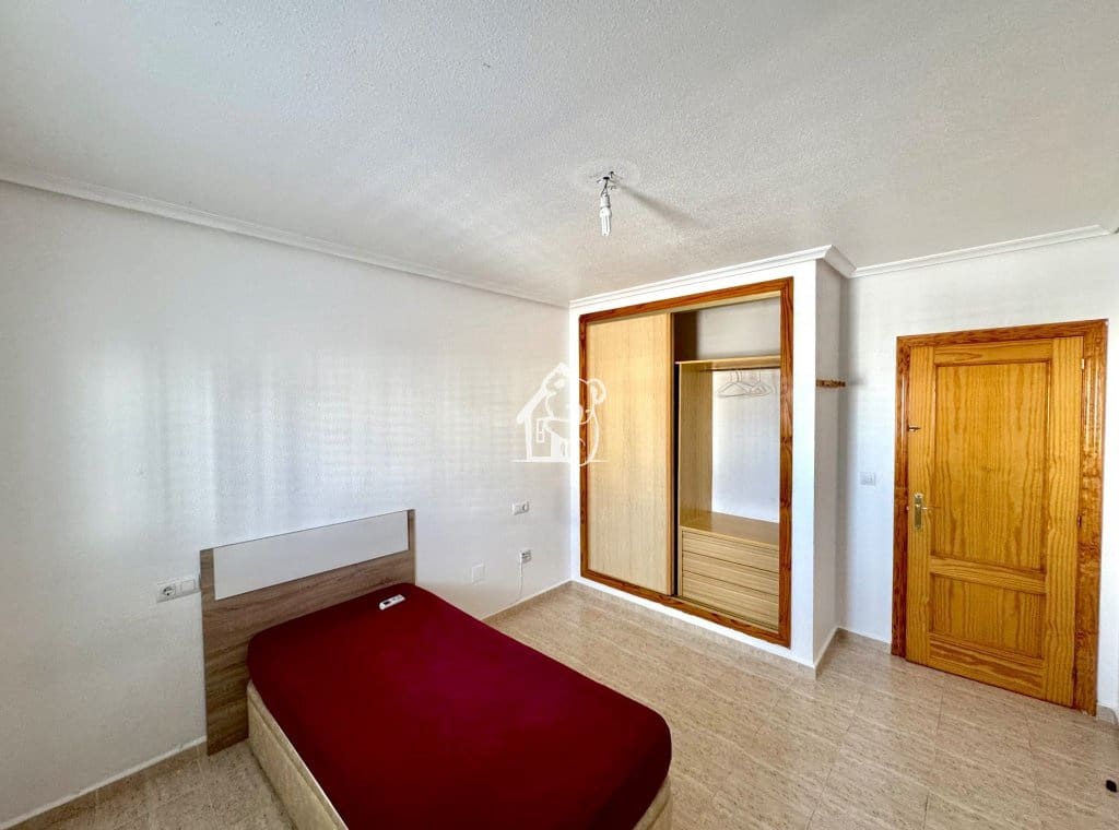 4 bedroom Villa for rent in La Zenia with pool - € 1,400 (Ref: 9585236)