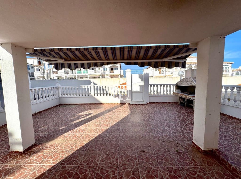 4 bedroom Villa for rent in La Zenia with pool - € 1,400 (Ref: 9585236)