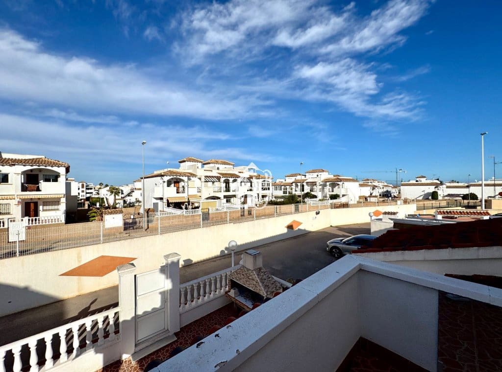 4 bedroom Villa for rent in La Zenia with pool - € 1,400 (Ref: 9585236)