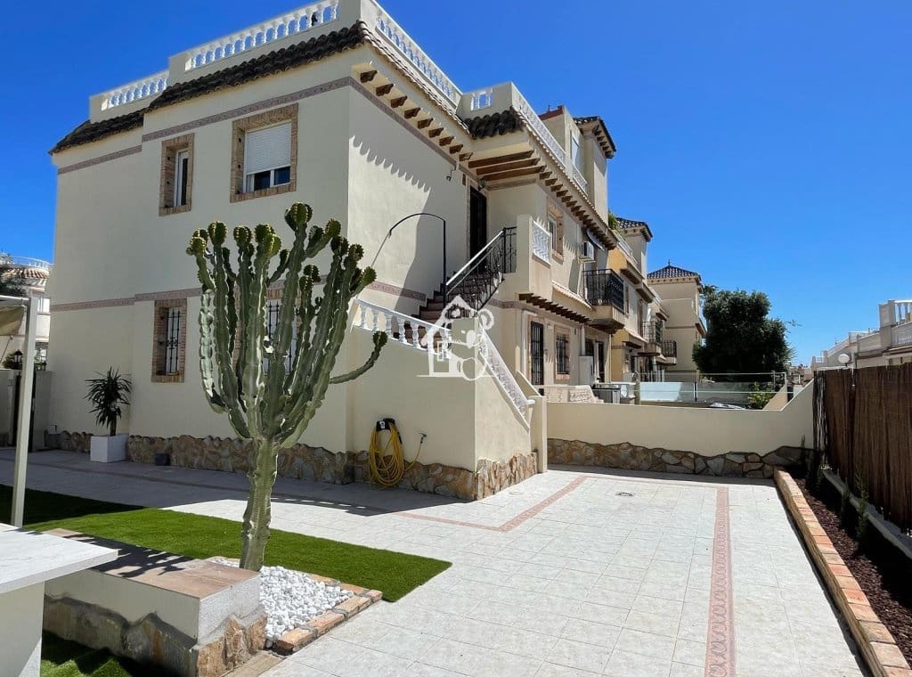 2 bedroom Villa for rent in Villamartin with pool garage - € 1,350 (Ref: 9590496)