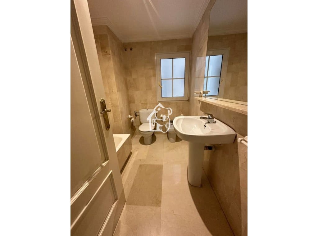 3 bedroom Beach Apartment for rent in Torrevieja - € 1,400 (Ref: 9590497)