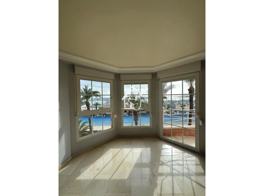 3 bedroom Beach Apartment for rent in Torrevieja - € 1,400 (Ref: 9590497)