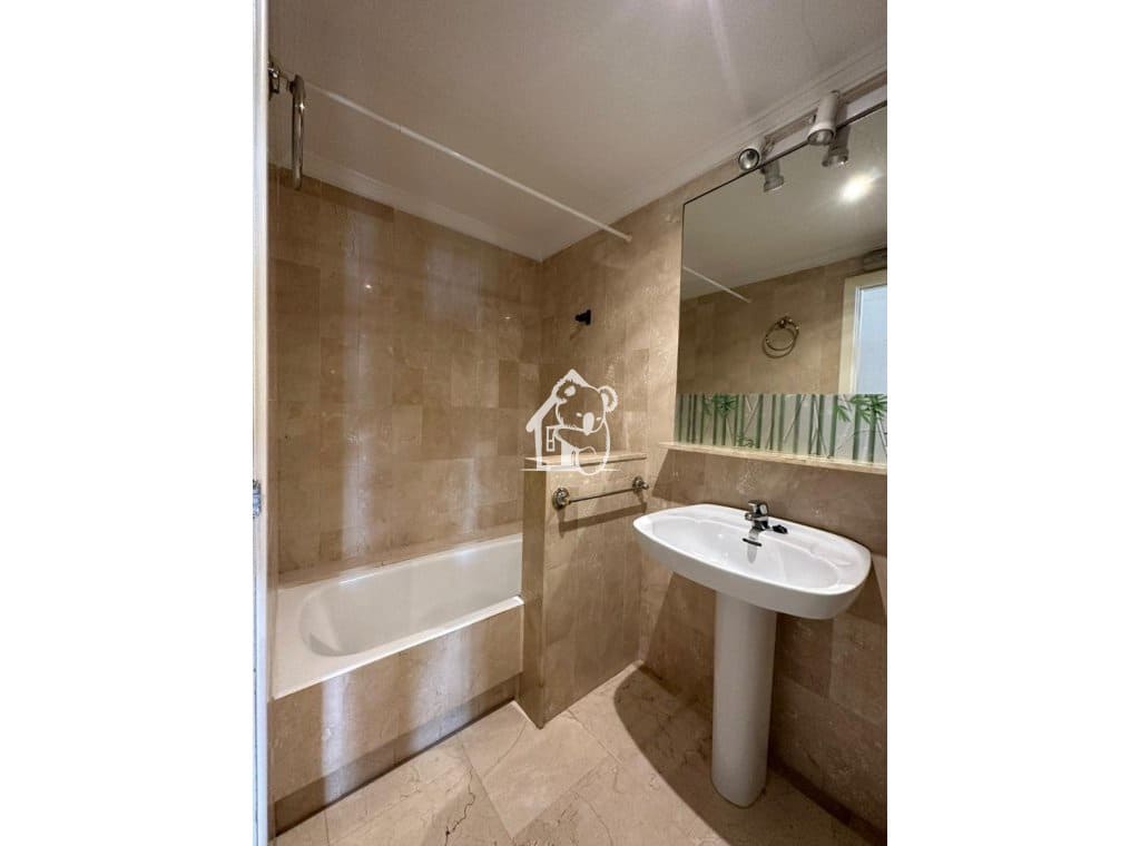 3 bedroom Beach Apartment for rent in Torrevieja - € 1,400 (Ref: 9590497)