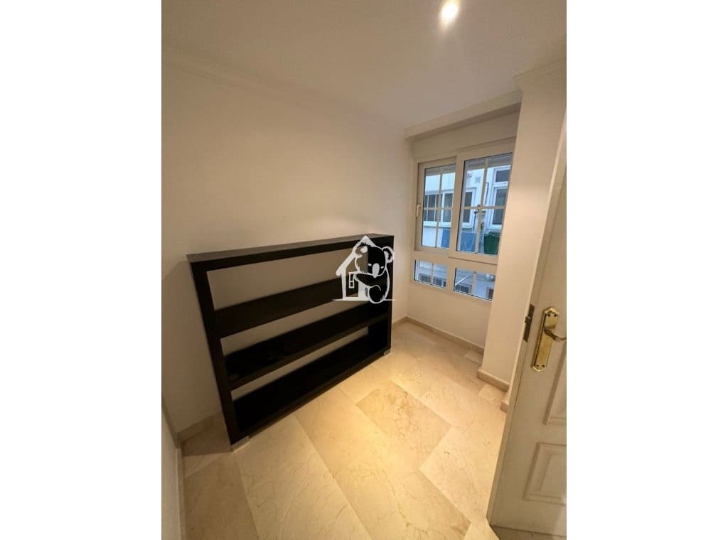 3 bedroom Beach Apartment for rent in Torrevieja - € 1,400 (Ref: 9590497)