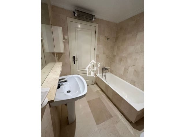 3 bedroom Beach Apartment for rent in Centro - Muelle Pesquero, Torrevieja - € 1,400 (Ref: 9590497)