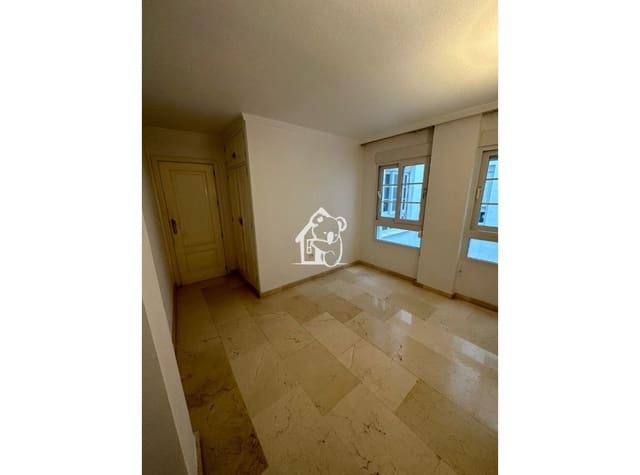 3 bedroom Beach Apartment for rent in Centro - Muelle Pesquero, Torrevieja - € 1,400 (Ref: 9590497)