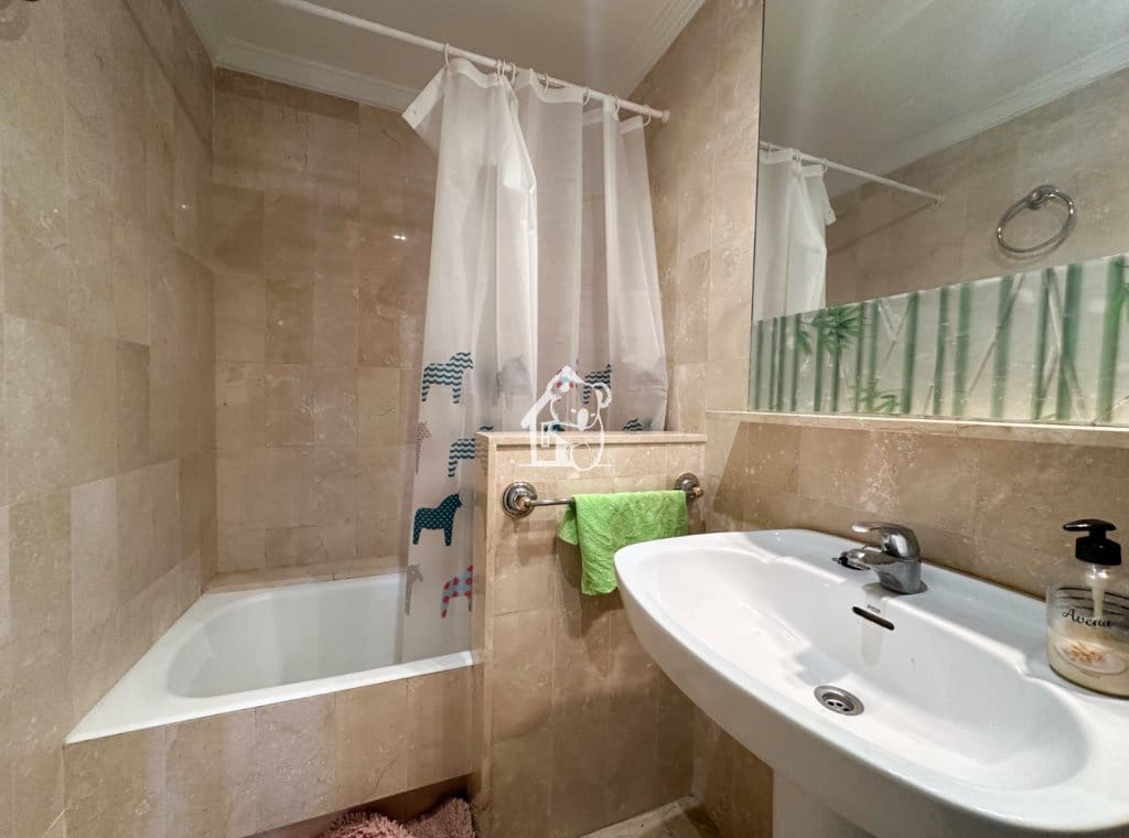 3 bedroom Beach Apartment for rent in Torrevieja - € 1,400 (Ref: 9594449)