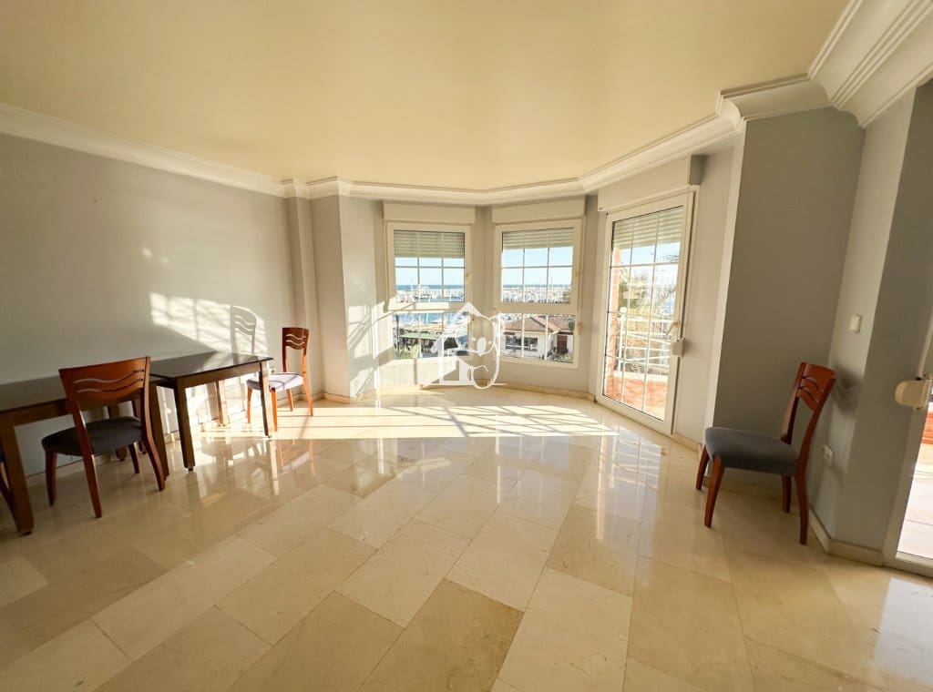 3 bedroom Beach Apartment for rent in Torrevieja - € 1,400 (Ref: 9594449)