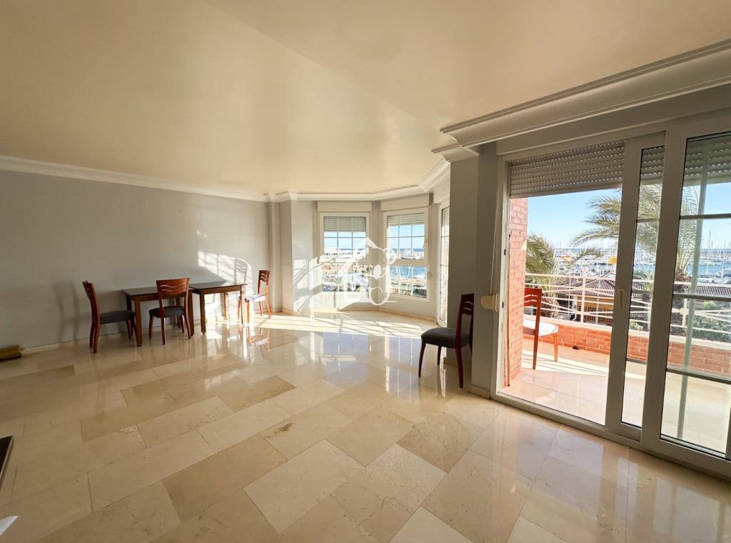 3 bedroom Beach Apartment for rent in Torrevieja - € 1,400 (Ref: 9594449)