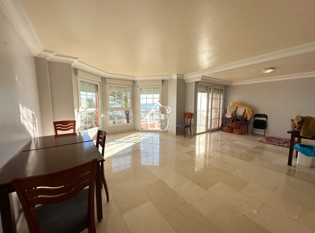 3 bedroom Beach Apartment for rent in Torrevieja - € 1,400 (Ref: 9594449)